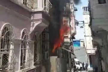 Beyoğlu’da metruk binada korkutan yangın