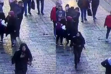 Beyoğlu'na bombayı bırakan kadın teröristin kaçma anı kameraya yansıdı