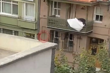 Beyoğlu’nda hırsızın çaldığı televizyonu 2. kattan aşağı attı