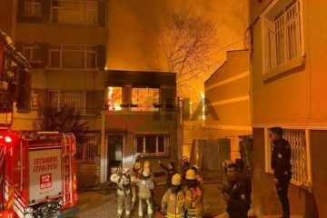 Beyoğlu’nda metruk binada başlayan yangın 5 binaya sıçradı, yükselen alevler geceyi aydınlattı