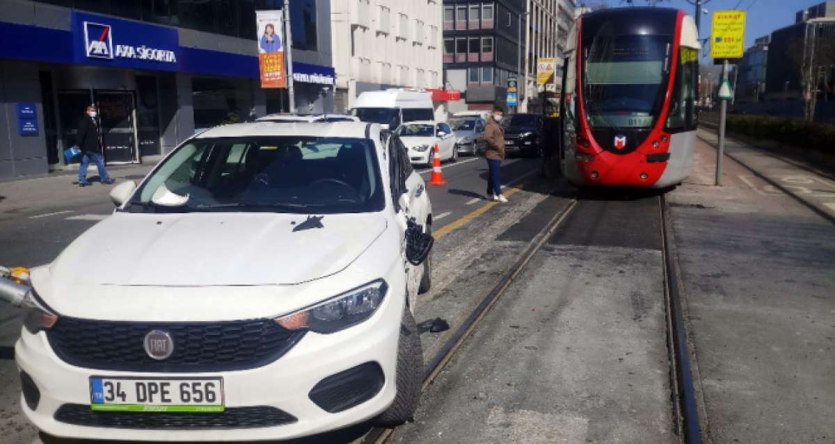 Beyoğlu'nda tramvay yolunda kaza
