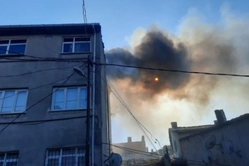 Beyoğlu’nda yangın: Nikah günlerinde evleri yandı