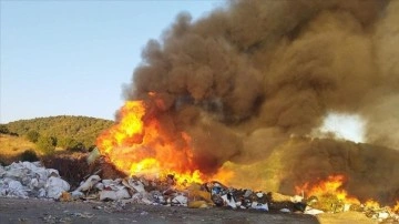 Bilecik'te çöplükte çıkan yangına müdahale ediliyor