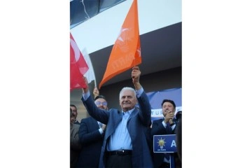 Binali Yıldırım: 'Yolları böleriz ama Türkiye’yi böldürmeyiz'