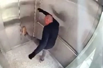 Bindiği asansörü tekmelerle kullanılamaz hale getirmişti, gözaltına alındı