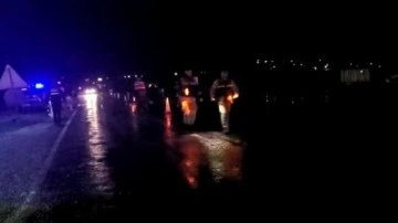 Bing&ouml;l kara yolunda ulaşım tek şeritten sağlanıyor!