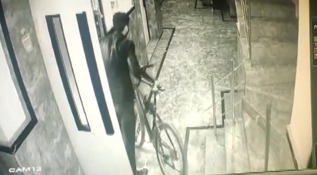 Bisiklet  hırsızı kameralara yakalandı