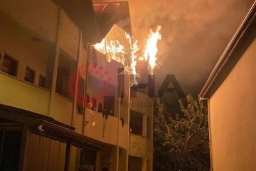 Bitişik 2 villa alev alev yandı
