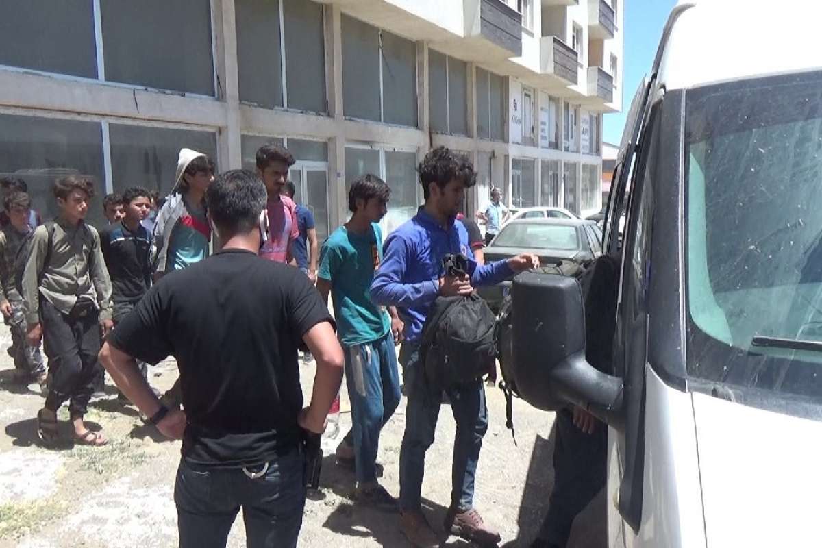 Bitlis'te 70 düzensiz göçmen yakalandı