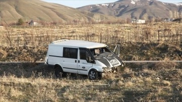 Bitlis'te içinde düzensiz göçmenlerin bulunduğu minibüs takla attı: 4 ölü