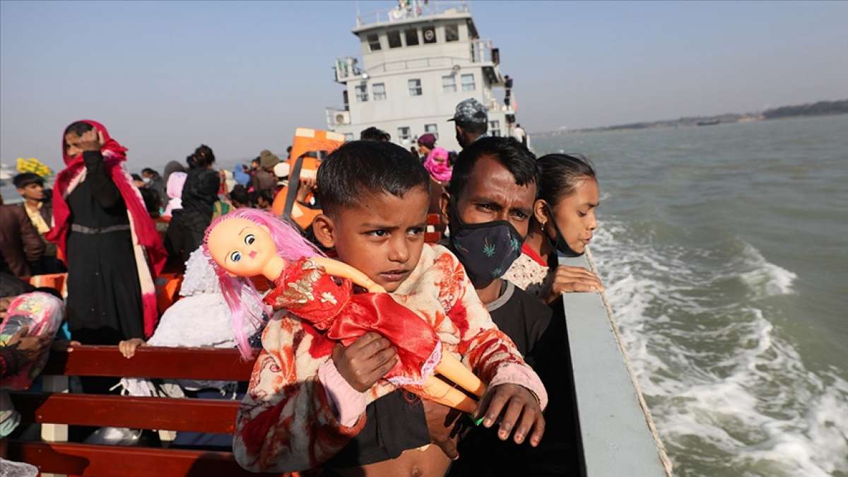 BMMYK: Hindistan, Andaman Denizi'nde sürüklenen teknedeki Arakanlı mültecilere gıda desteği ver