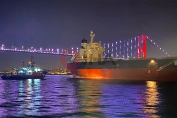Boğaz'da arızalanan 128 metre boyundaki yük gemisi kurtarıldı