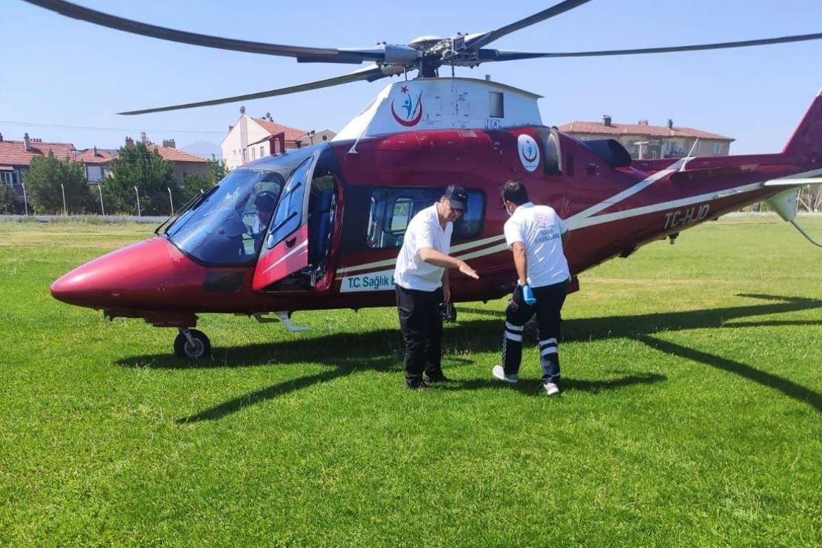 Boğazına bozuk para kaçan çocuk helikopter ambulansla hastaneye götürüldü