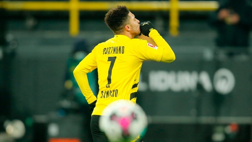 Borussia Dortmund sahasında Wolfsburg'u 2 golle geçti