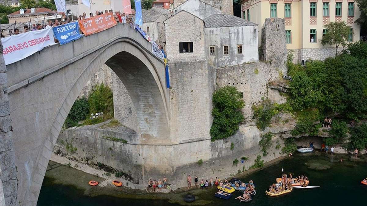 Bosna Hersek'te 455. Geleneksel Mostar Köprüsü Atlayışları yapıldı