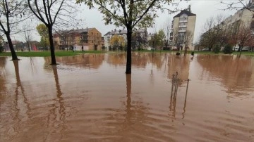 Bosna Hersek'te etkili olan şiddetli yağış sele neden oldu