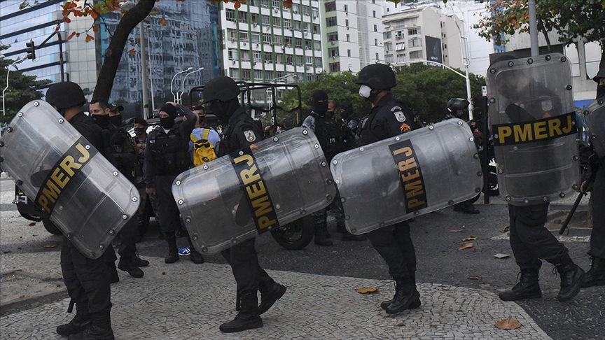 Brezilya'da banka şubesini soyan hırsızlar Criciuma kentinde terör estirdi