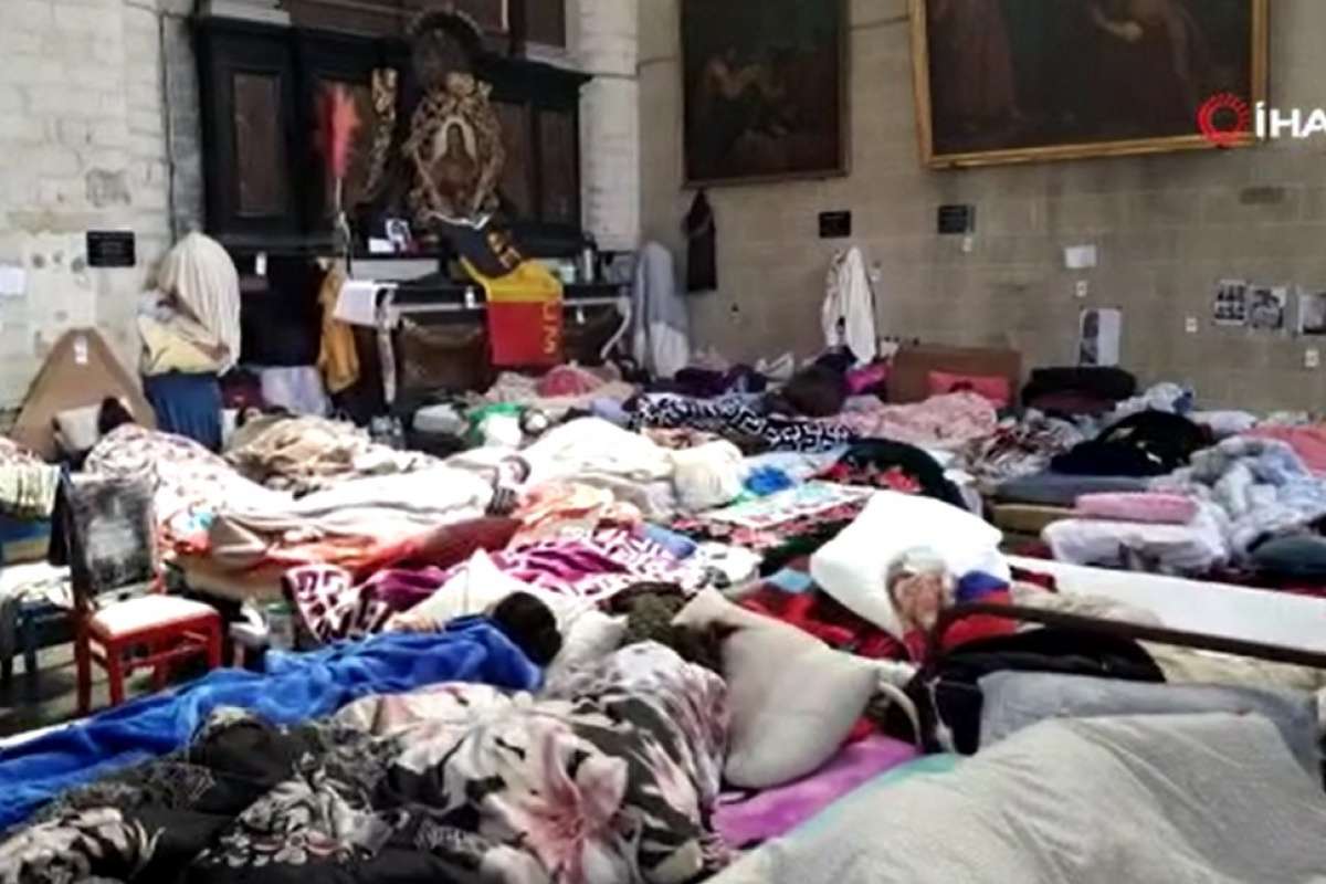 Brüksel'de kaçak göçmenlerin kilisedeki açlık grevi 29. gününü geride bıraktı