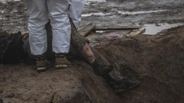 Buça’daki toplu mezardan sivillerin cesetleri çıkarılıyor