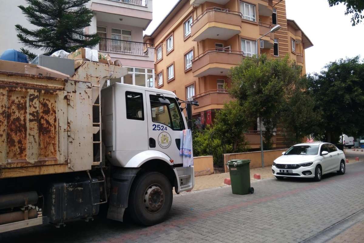 Buldan Belediye Başkanı Şevik'in resmi aracına haciz ve yakalama kararı