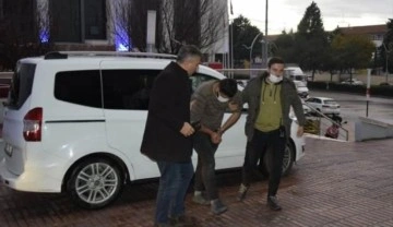 Burdur'da parkta yürüyen Çinli'yi bıçaklayan saldırgan tutuklandı