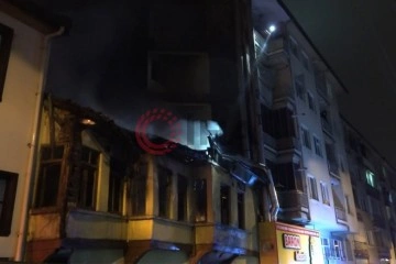 Bursa&rsquo;da ahşap ev alevlere teslim oldu