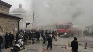 Bursa'da ahşap yapıların olduğu çarşıda yangın