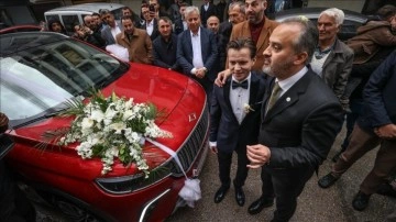 Bursa'da "Anadolu kırmızısı" Togg gelin arabası oldu