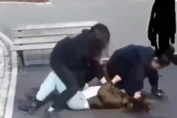 Bursa'da genç kıza tekme ve yumruklarla saldırdılar