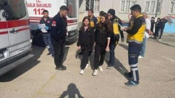 Bursa'da gıda zehirlenmesi şüphesiyle 13 öğrenci hastaneye kaldırıldı