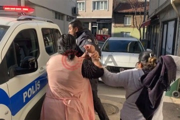 Bursa'da kendi evini yakan kişiye komşuları böyle saldırdı