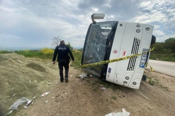 Bursa’da öğrenci servisi ile hafriyat kamyonu çarpıştı: 23 yaralı