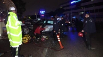 Bursa'da otomobil metro duvarına girdi: 3 ölü, 1 ağır yaralı
