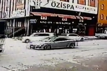 Bursa'da sara nöbeti geçiren sürücü park halindeki araçlara çarptı