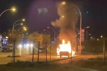 Bursa'da seyir halindeki otomobil alev topuna döndü