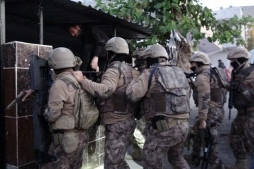 Bursa'da silah tacirlerine şafak operasyonu...Kapıları koç başlarıyla kırdılar