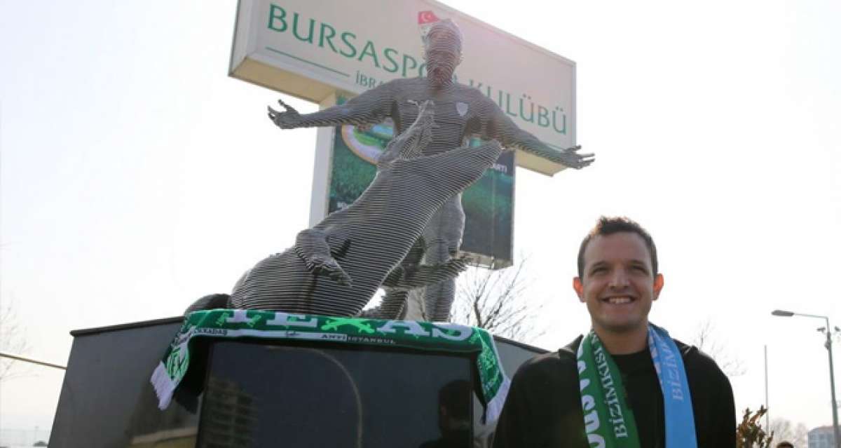 Bursaspor'un efsanesi Pablo Martin Batalla'nın heykeli açıldı