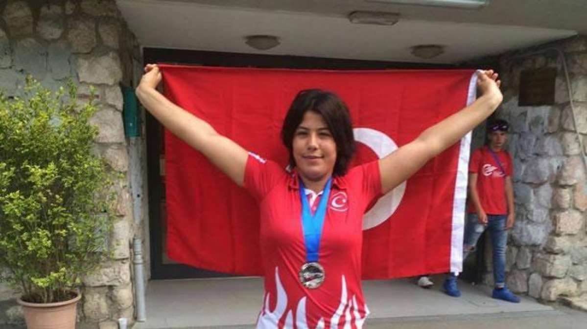 Büşra Nur Tırıklı, paralimpik kotasını kaptı