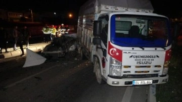 Büyükbaş hayvan yüklü kamyonete otomobil çarptı: 5 yaralı