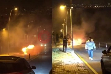 B&uuml;y&uuml;k&ccedil;ekmece'de alev topuna d&ouml;nen otomobil kamerada
