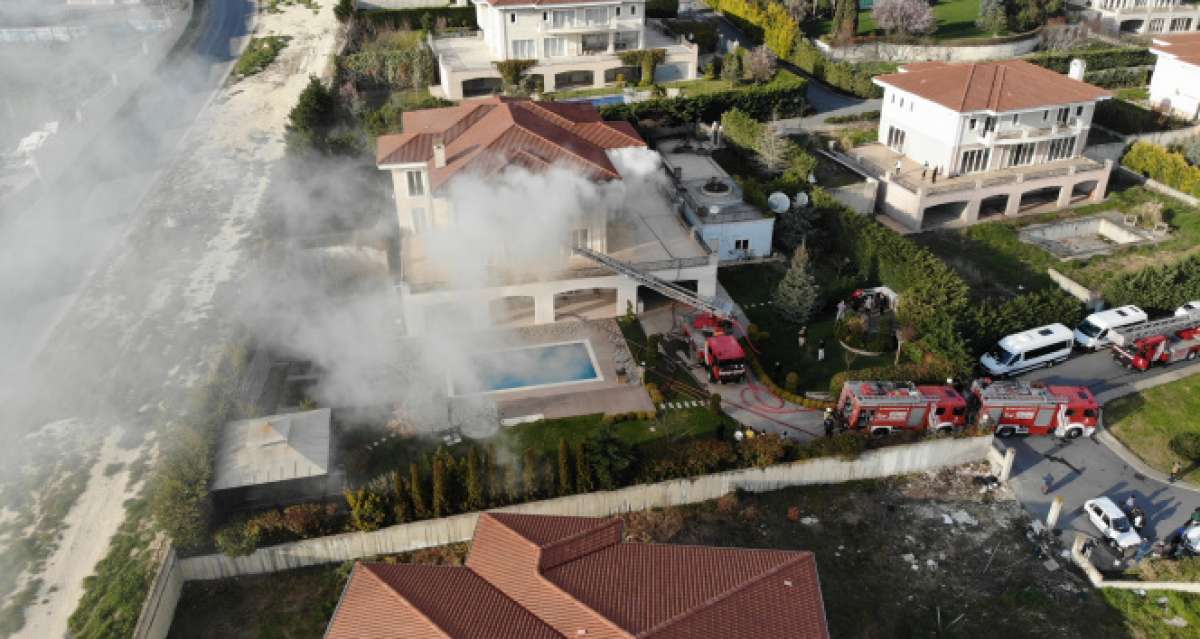 Büyükçekmece'de korkutan villa yangını