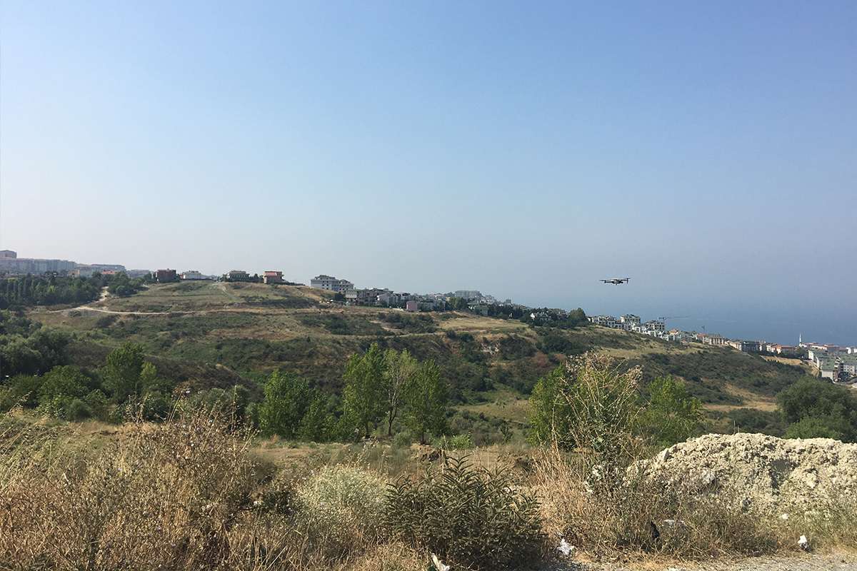 Büyükçekmece'de yangın tehlikesine karşı drone ile önlem alındı