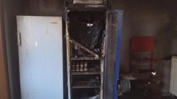 Buzdolabının patladığı iş yerinde yangın