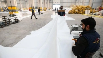 &Ccedil;adır &uuml;reticileri deprem b&ouml;lgesi i&ccedil;in yoğun mesai yapıyor