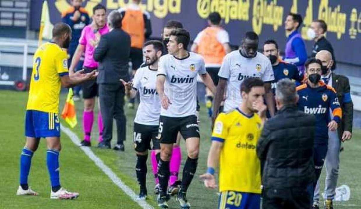 Cadiz-Valencia maçı ırkçılık nedeniyle 25. dakikada durdu