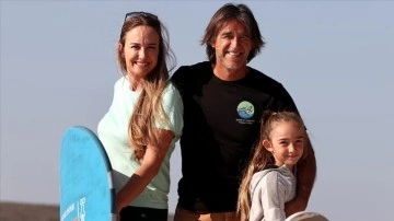 Çağla Kubat'ın kızı Selin, annesi ve babasının izinde rüzgar sörfüyle büyüyor
