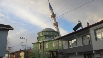 Caminin minaresi fırtınaya dayanamadı