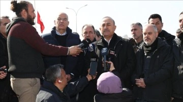 Çavuşoğlu, BM'nin Suriye'deki insani yardımları için sınır kapılarının açık olduğunu yinel