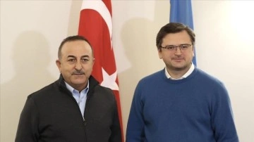 Çavuşoğlu, Ukraynalı mevkidaşı Kuleba ile telefonda görüştü