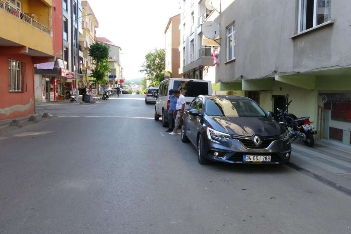 Çekmeköy'de alkollü sürücü dehşeti: Park halindeki 10 araca çarptı